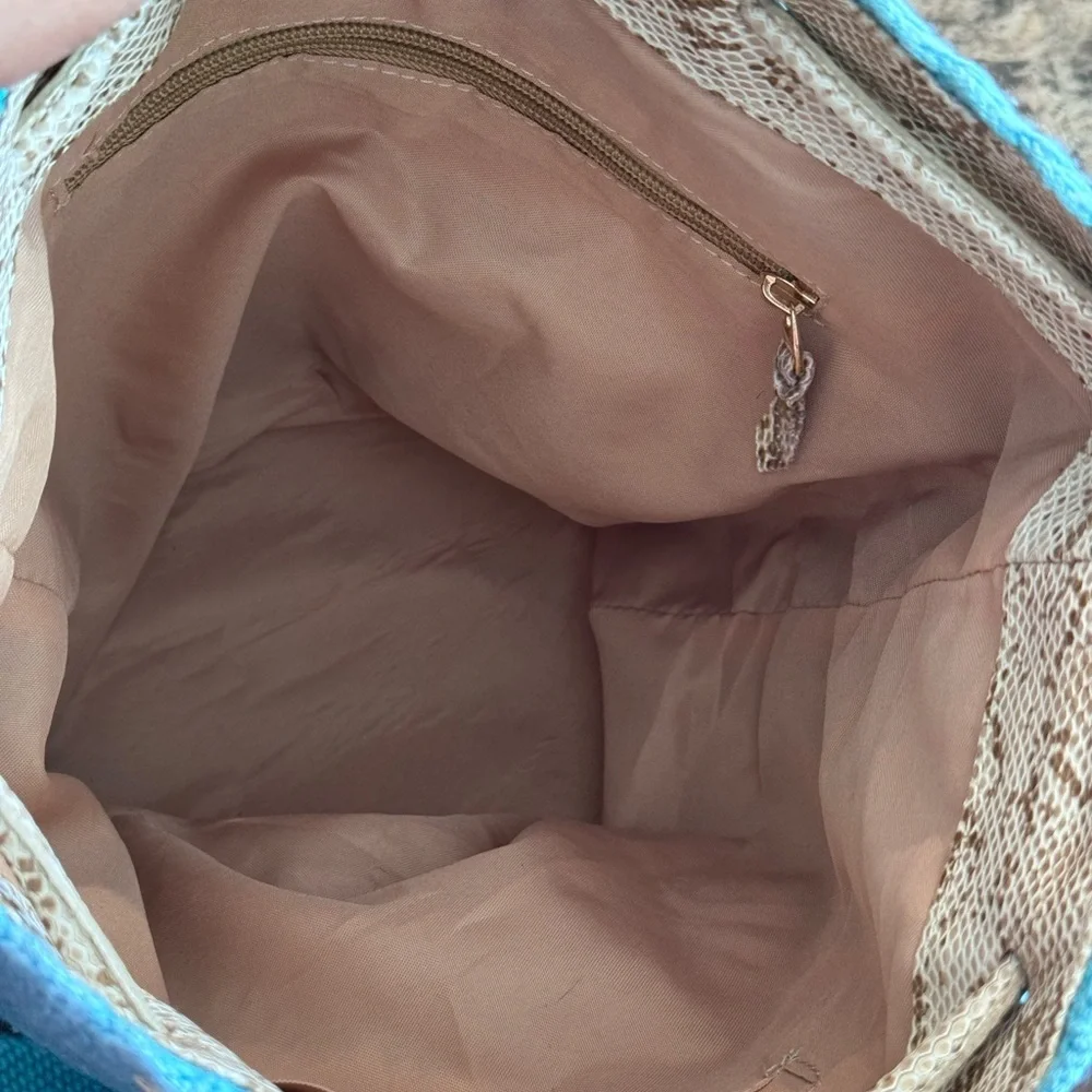 Paoti Handwoven Turquoise Animal Print Bucket Handbag